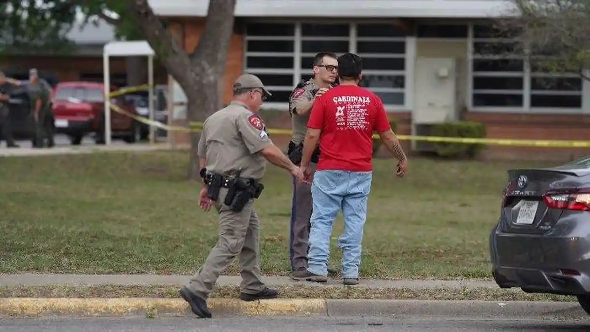 Seorang Pemuda di Texas Tembaki Siswa SD di Sekolah, 21 Meninggal