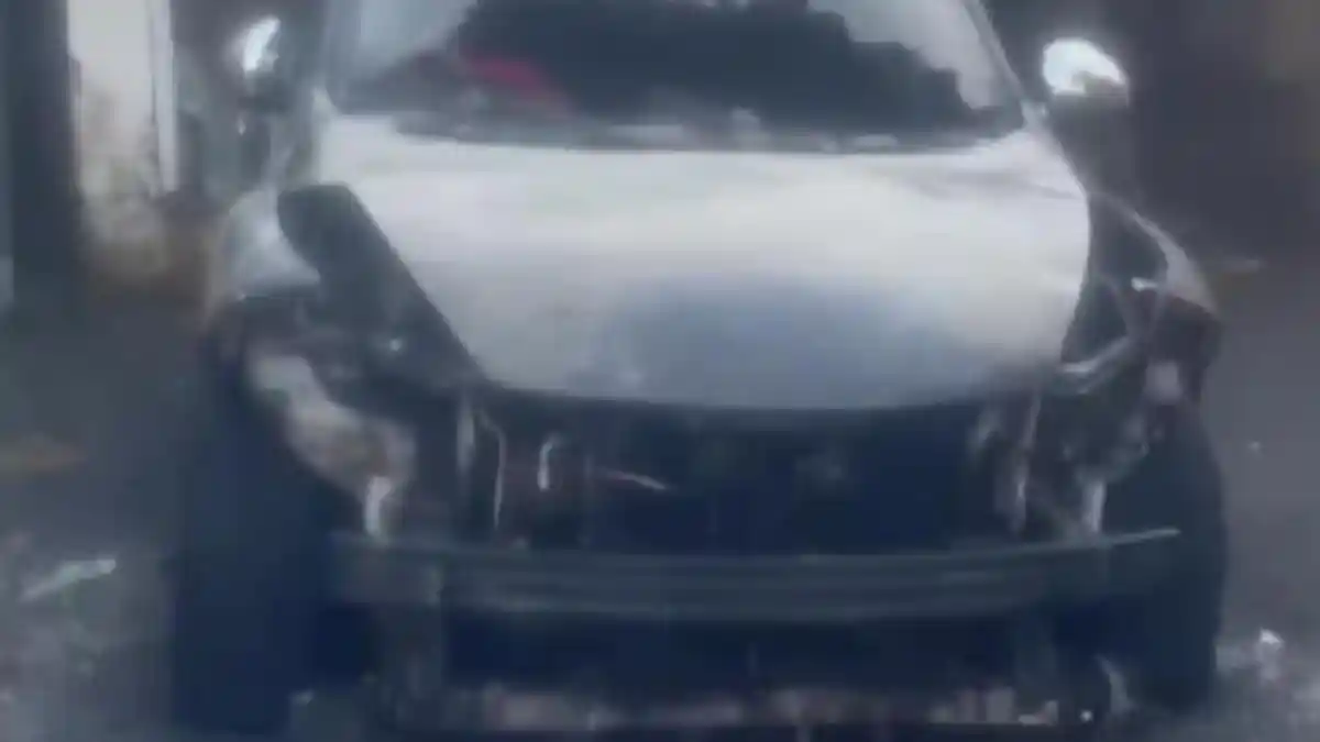 Ledakan Bikin Heboh Warga Candipuro Lumajang, Mobil Nissan Juke Dilalap Api, Diduga Sengaja Dibakar