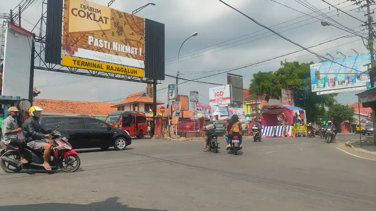 Pantauan Arus Lalu Lintas - Tak Ada Kepadatan, Simpang 3 Rajagaluh Majalengka Ramai Lancar