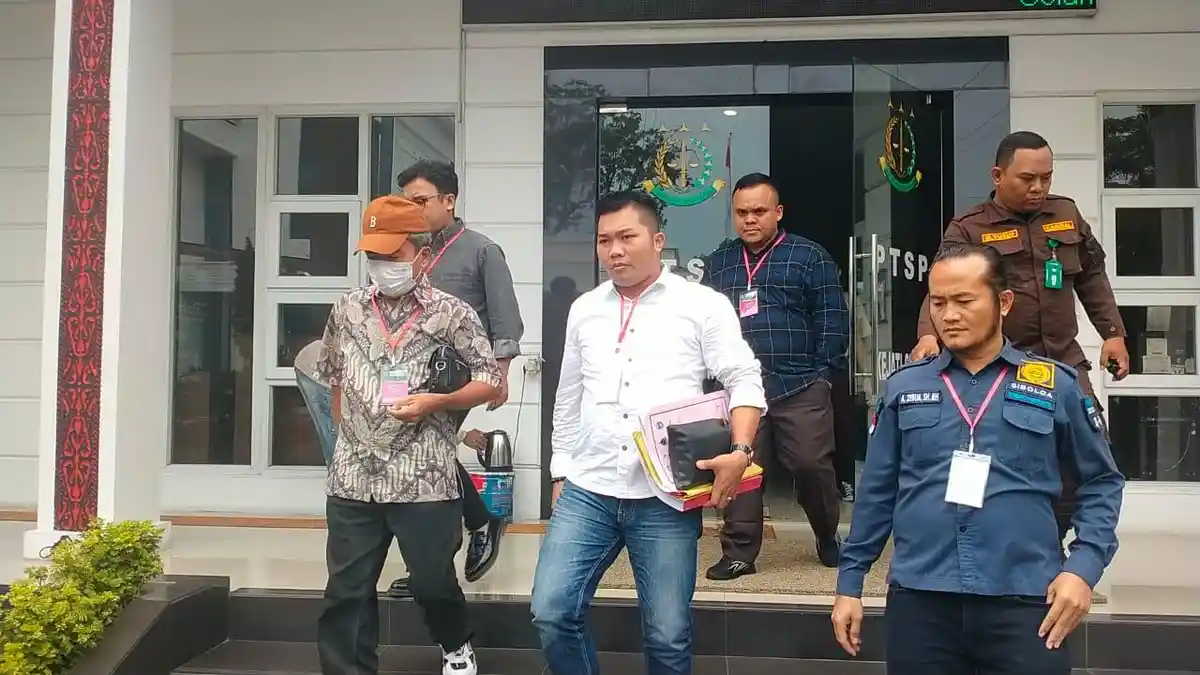 BREAKING NEWS: Mantan Bupati Samosir Mangindar Simbolon Ditahan Jaksa, Tersangka Hutan Tele