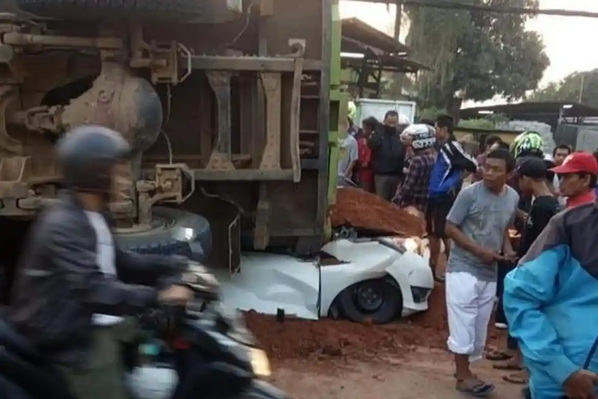 Dugaan Sementara Penyebab Kecelakaan Truk Tanah Timpa Mobil Daihatsu Sigra yang Tewaskan 4 Orang