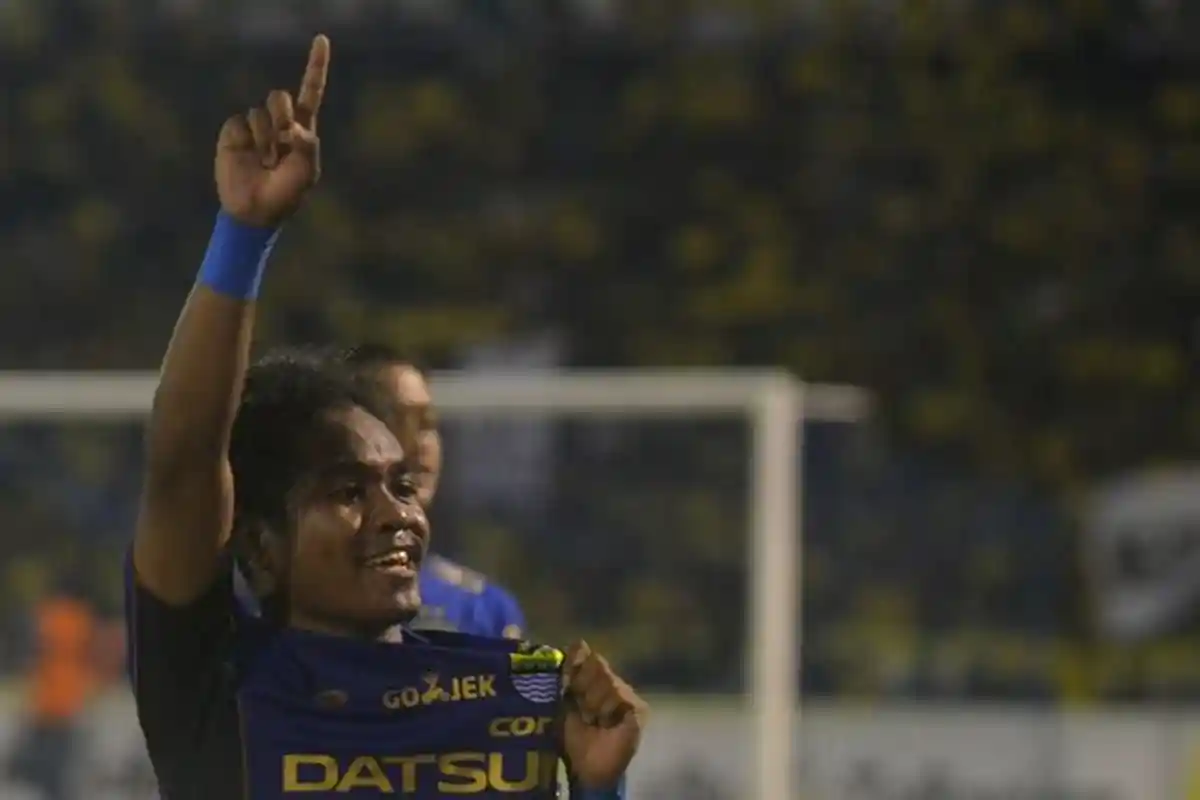 Mitra Kukar vs Persib Bandung, Djanur Mainkan Billy Paji Keraf Sejak Menit Awal