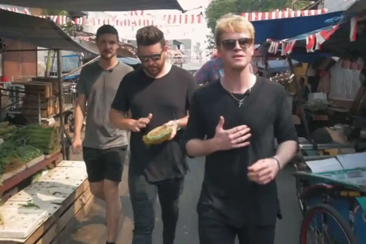 Band Irlandia Kodaline Syuting Video Klip di Pasar Tradisonal, Netizen: di Pasar Sukanya Via Vallen