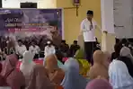 Gus-Fawait-bersama-ratusan-emak-emak-Laskar-Sholawat-melakukan.jpg