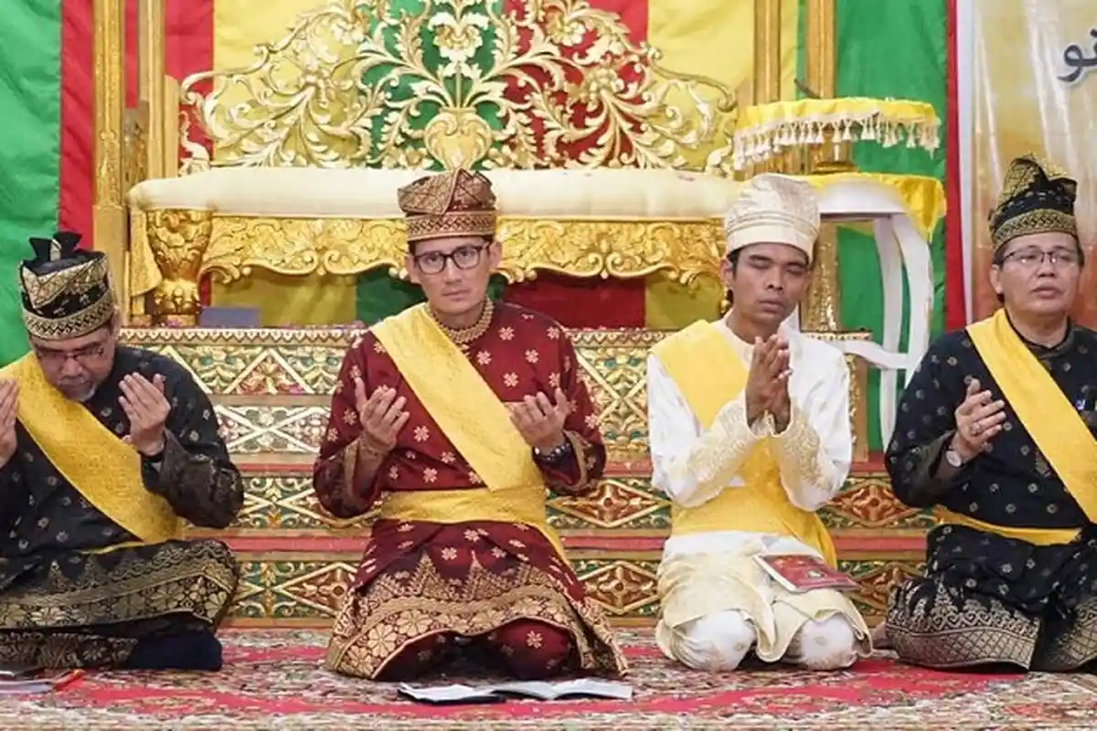 Kagumi Gurindam Dua Belas, Ini Isi Pasal 5 yang Dibaca Sandiaga Uno Saat Tepung Tawar di Riau