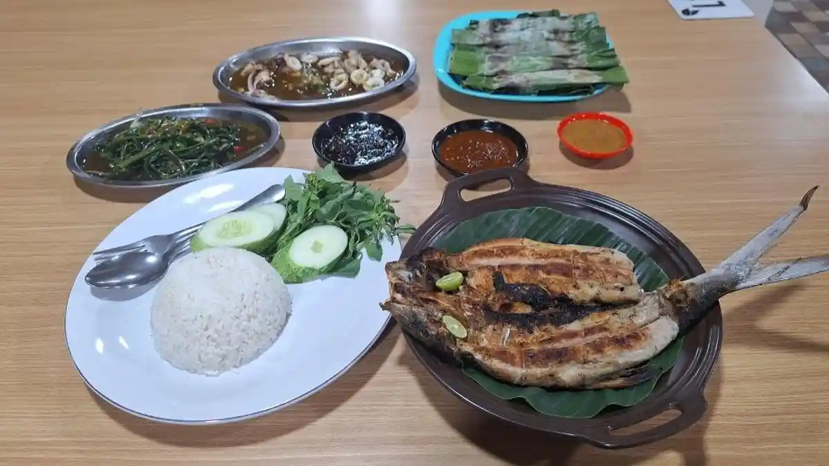 Rekomendasi Tempat Makan Malam Enak di Kota Serang: RM Taman Jaya Ujung ...