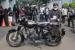 KPK-Tunjukkan-Motor-Royal-Enfield-Ridwan-Kamil_20250425_193731.jpg