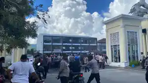 angkot-demo-citraland-2.jpg