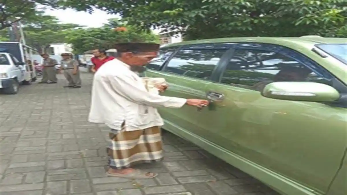 Abah Nur Si Pengemis Bermobil Blak-blakan Mengenai Penghasilannya dan Mengapa Memilih Mengemis