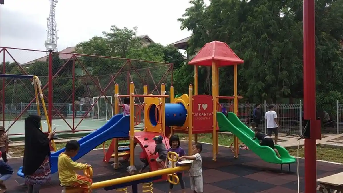Belum Diresmikan, ﻿Warga Manfaatkan RPTRA Baru di Kelurahan Rorotan