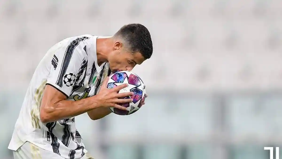 Cristiano Ronaldo Desak Juventus Datangkan Karim Benzema