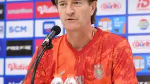 Pelatih-Borneo-FC-Pieter-Huistra-saat-sesi-konferensi-pers-jelang-laga-melawan-Persis-Solo.jpg