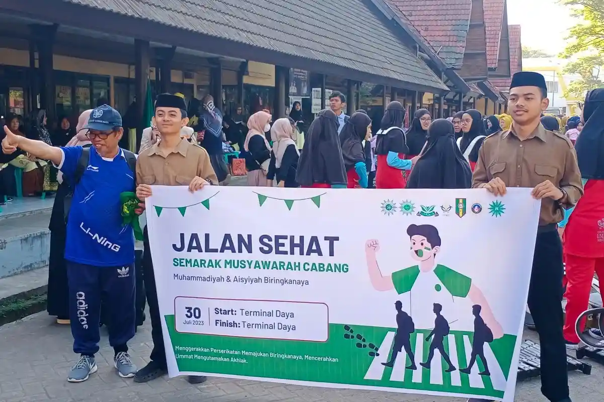 Ketua PWM Sulsel KH Abbas Baco Miro Lepas Jalan Sehat Muhammadiyah Biringkanaya