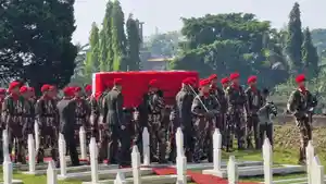 Prosesi-pemakaman-Mayor-Inf-Anumerta-Zulmi-Aditya-Iskandar-di-TMP-Cikutra.jpg