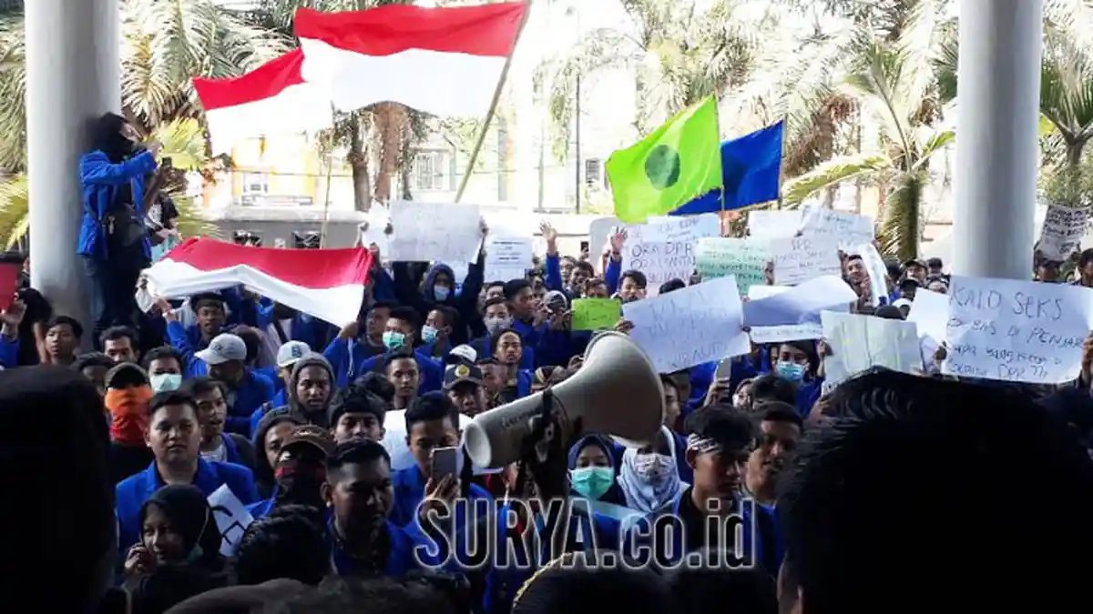Mahasiswa Kembali Kepung Gedung DPRD Kabupaten Jember, Ini Tuntutan Mereka