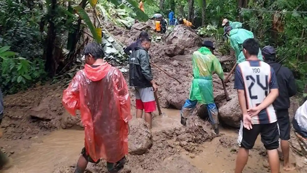 BREAKING NEWS: Longsor di Desa Pattiro Deceng Maros Tutup Akses Warga di 2 Dusun