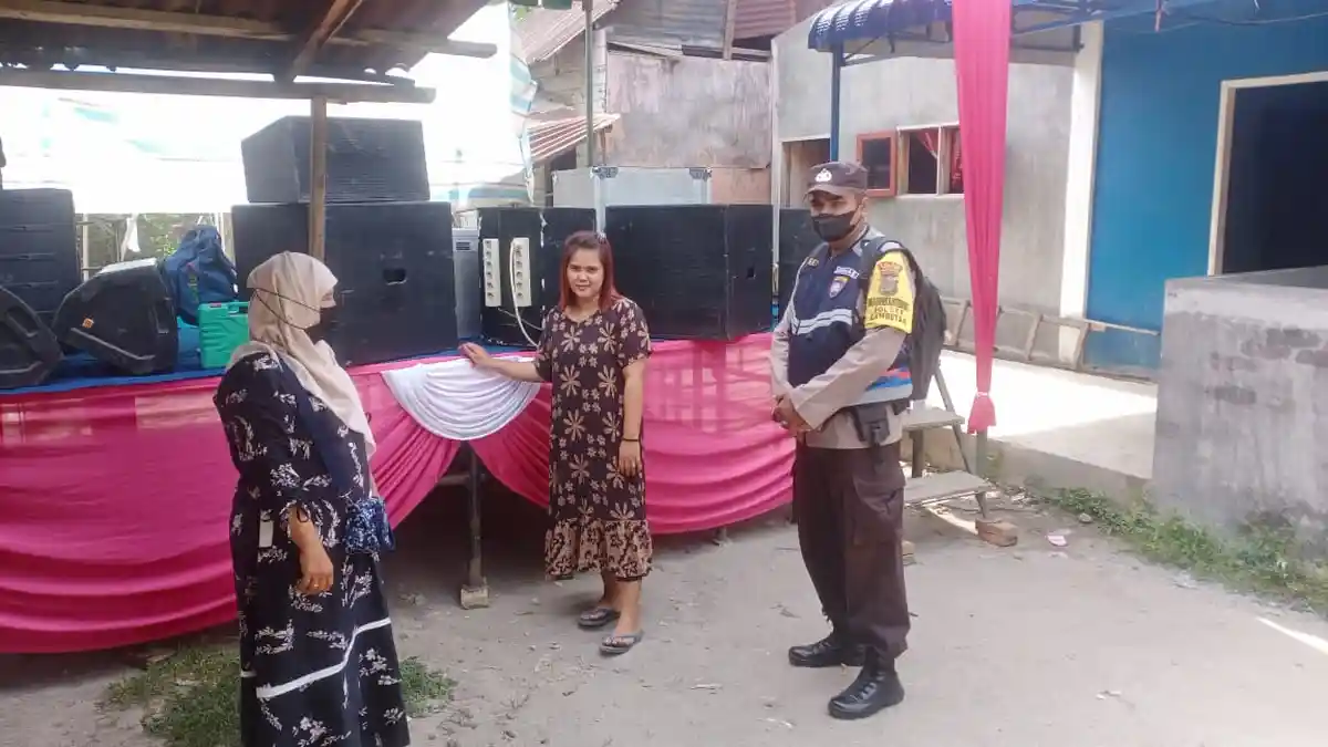 Cegah Covid-19, Petugas Imbau Warga Jaga Prokes Saat Gelar Hajatan