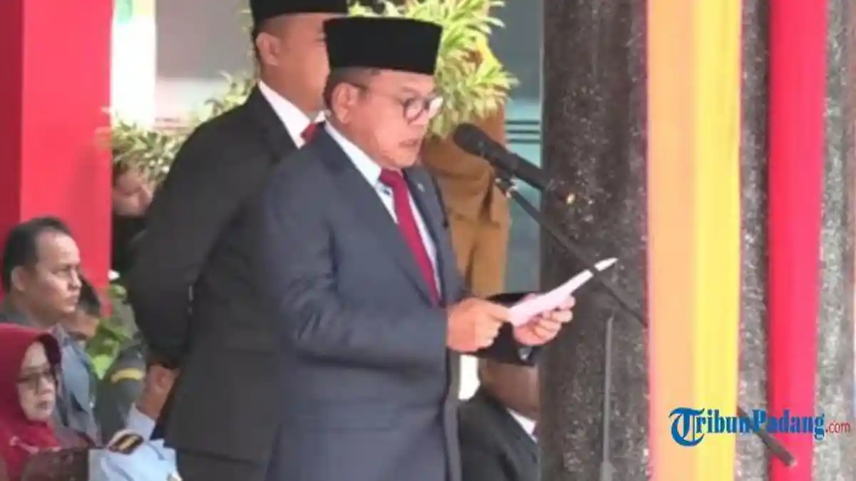 Wakil Menteri Pertahanan RI Jadi Instruktur Upacara Peringatan Hari Bela Negara di Padang