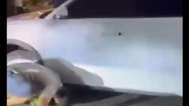 Diduga Geely EX5 Patah As Roda di PIK, Video Viral di Media Sosial