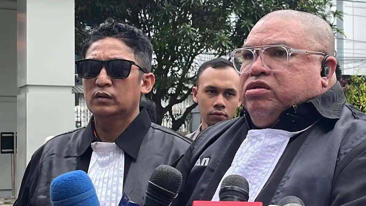 Reaksi Razman Nasution usai Sumpah Advokat Dibekukan Imbas Ngamuk di Sidang : Aneh