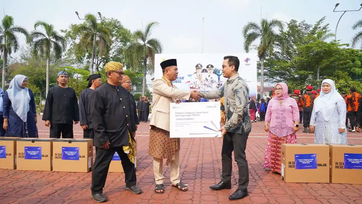 Hari Pendidikan Nasional, 15 SD Negeri di Karawang Terima Bantuan Komputer