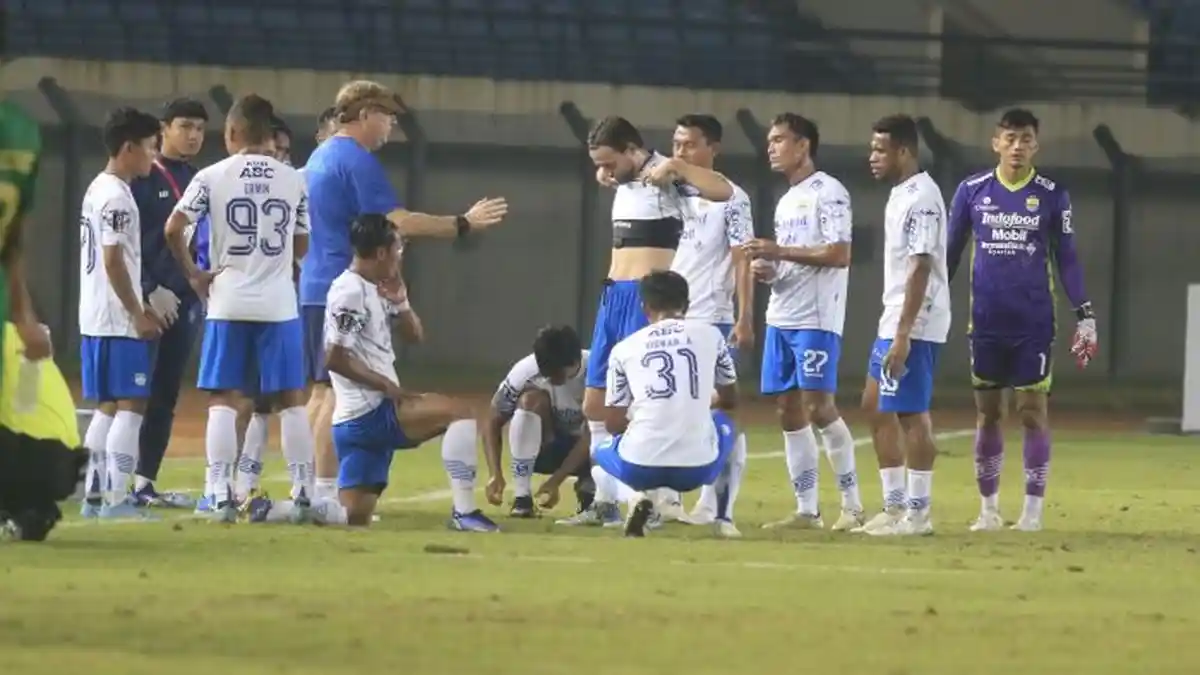 Bobotoh Persib Bandung Kecewa Kalah dari PSS Sleman: Sulit Dipercaya!