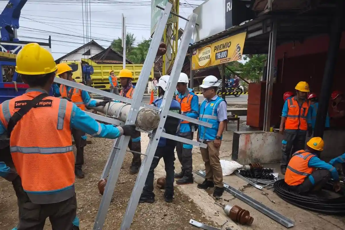 PLN UP3 Pringsewu Sigap Pulihkan Listrik Ribuan Warga Terdampak Gangguan Jaringan
