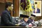 Nana-Sudjana-saat-mengikuti-rapat-paripurna-DPRD-Jateng-dengan-agenda-LKPJ.jpg