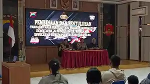 20250831_Orang-tua-jemput-anak-di-Polrestabes-Semarang_1.jpg