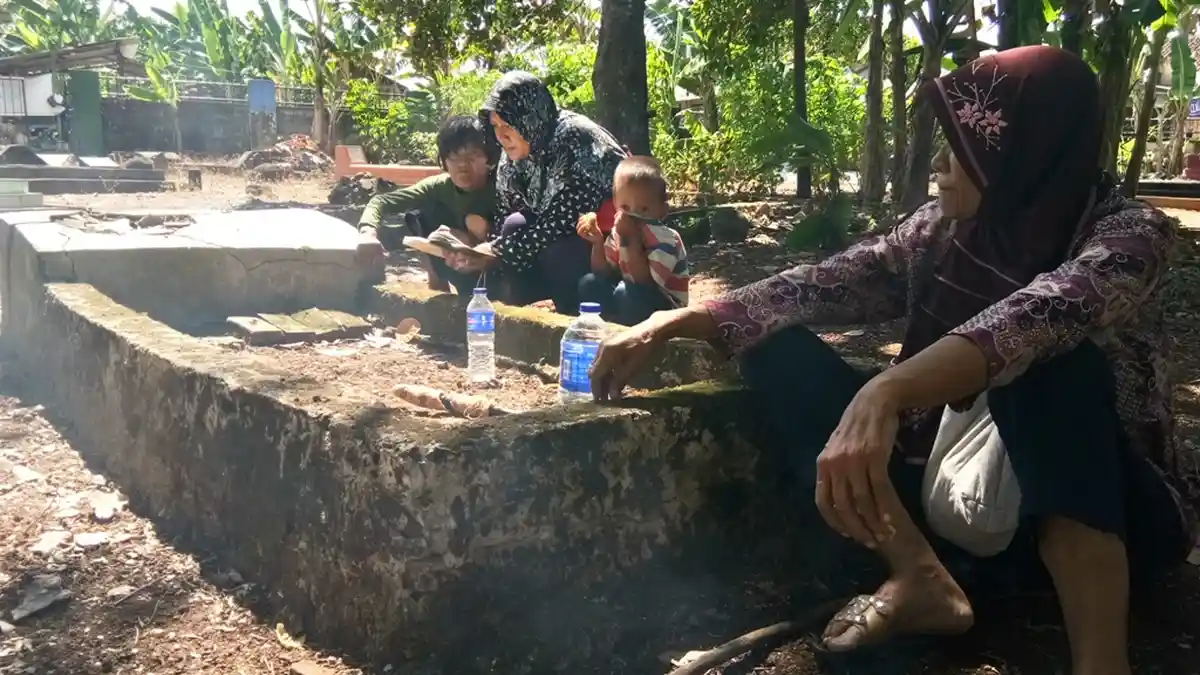 Jelang Ramadan, Umat Muslim Bandar Lampung Berduyun-duyun Ziarah