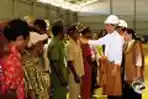 Kala Presiden Bekerja dengan Menggunakan Pakaian Adat Papua