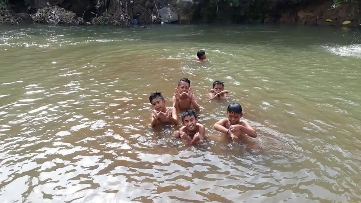 Berenang Saat Berpuasa, Bagaimana Hukumnya ? Berikut Penjelasannya