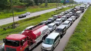 kemacetan-di-Tol-Cipali-Purwakarta-2-3042022.jpg