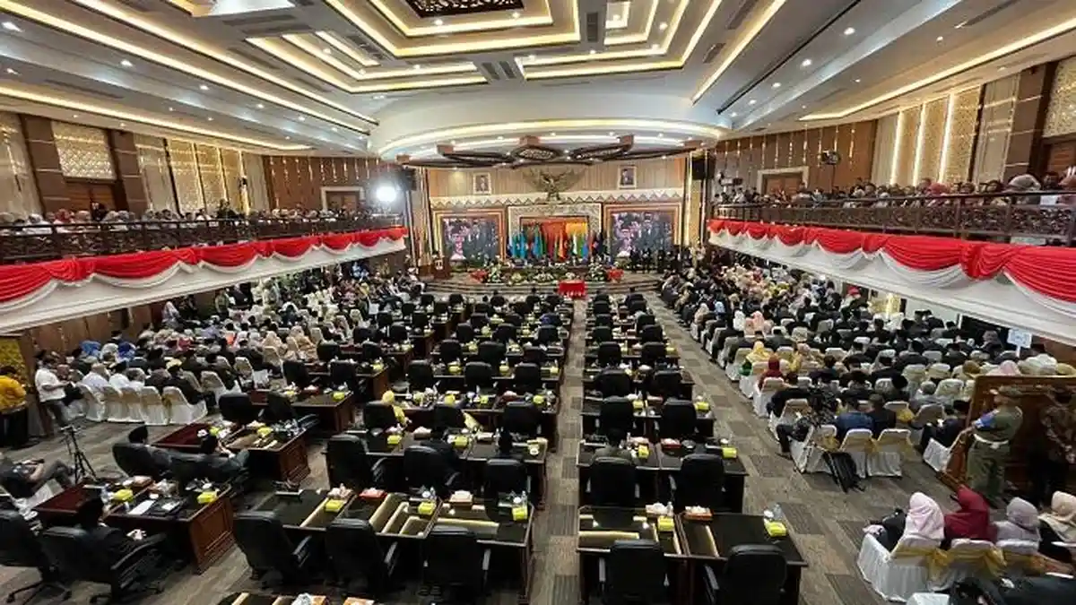 65 Anggota DPRD Sumbar Periode 2024-2029 Resmi Dilantik - Suasana-rapat-paripurna-penutupan-m.jpg