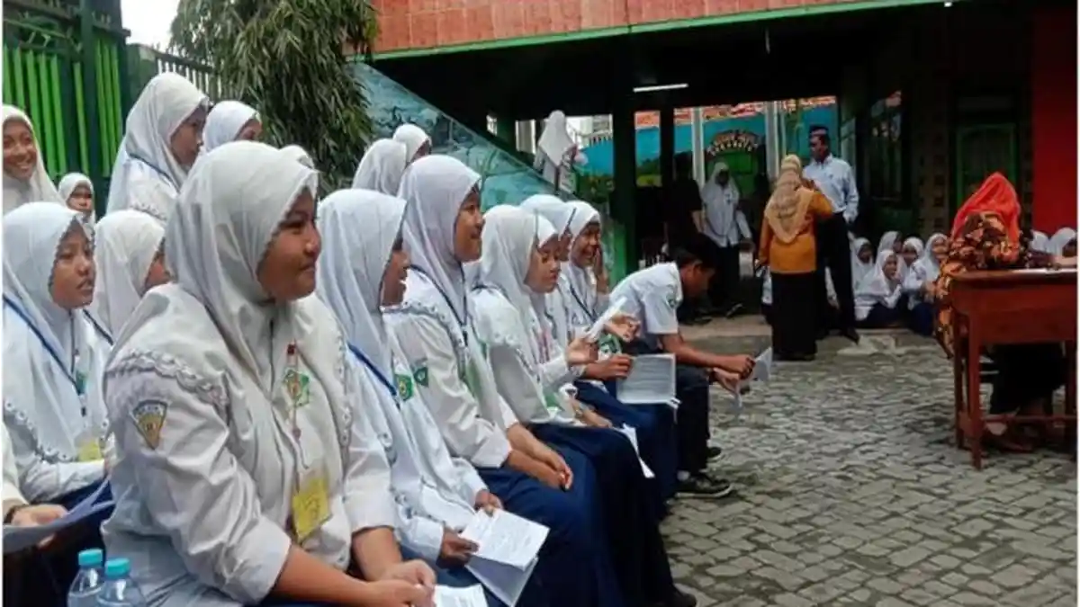 Buang Malu, Saatnya Tunjukkan Kebolehan di MTs Wachid Hasyim Surabaya