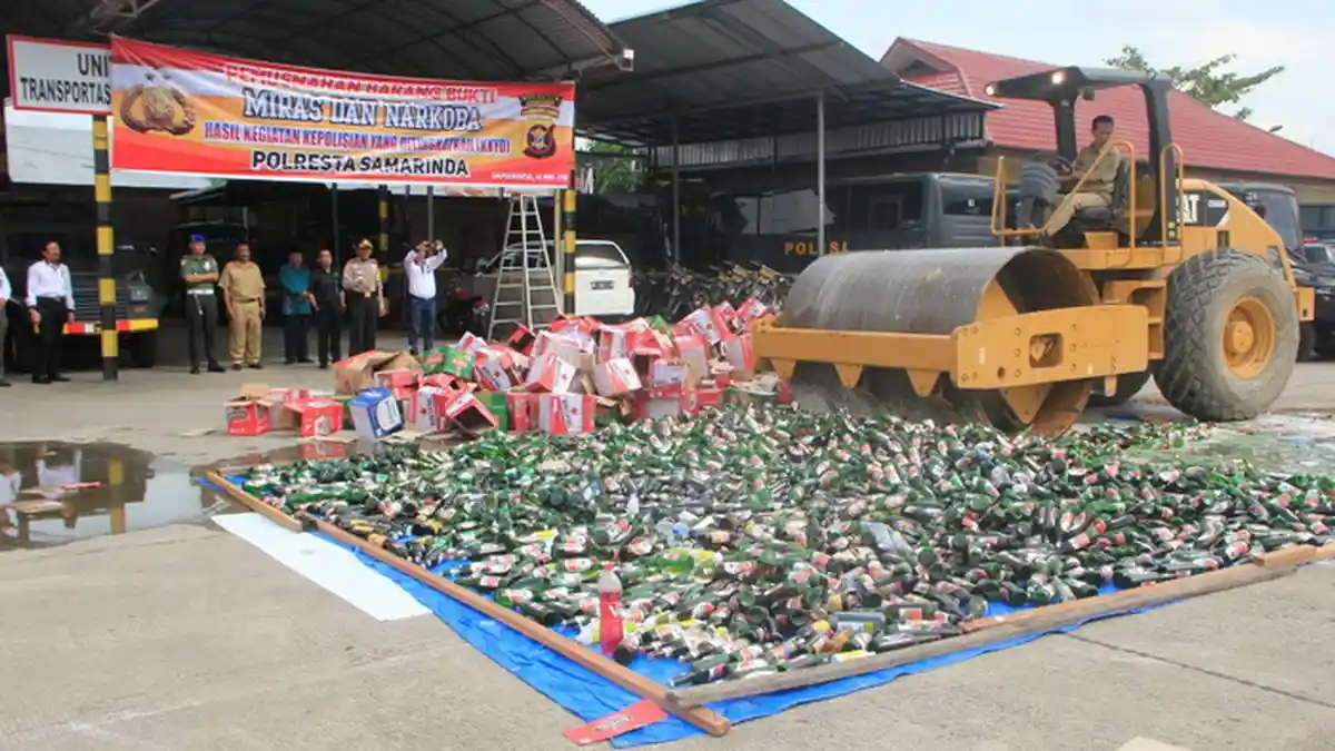 Kapolres Samarinda Lempar Miras Hingga Pecah