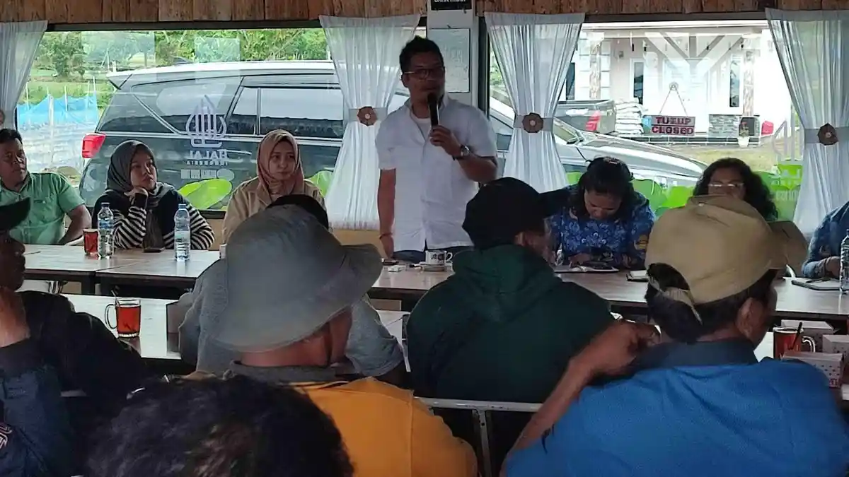 2 Kelompok Tani di Silahisabungan Terima Bantuan Benih Bawang Merah dari Brebes