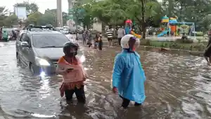 genangan-banjir-di-simpang-polda.jpg