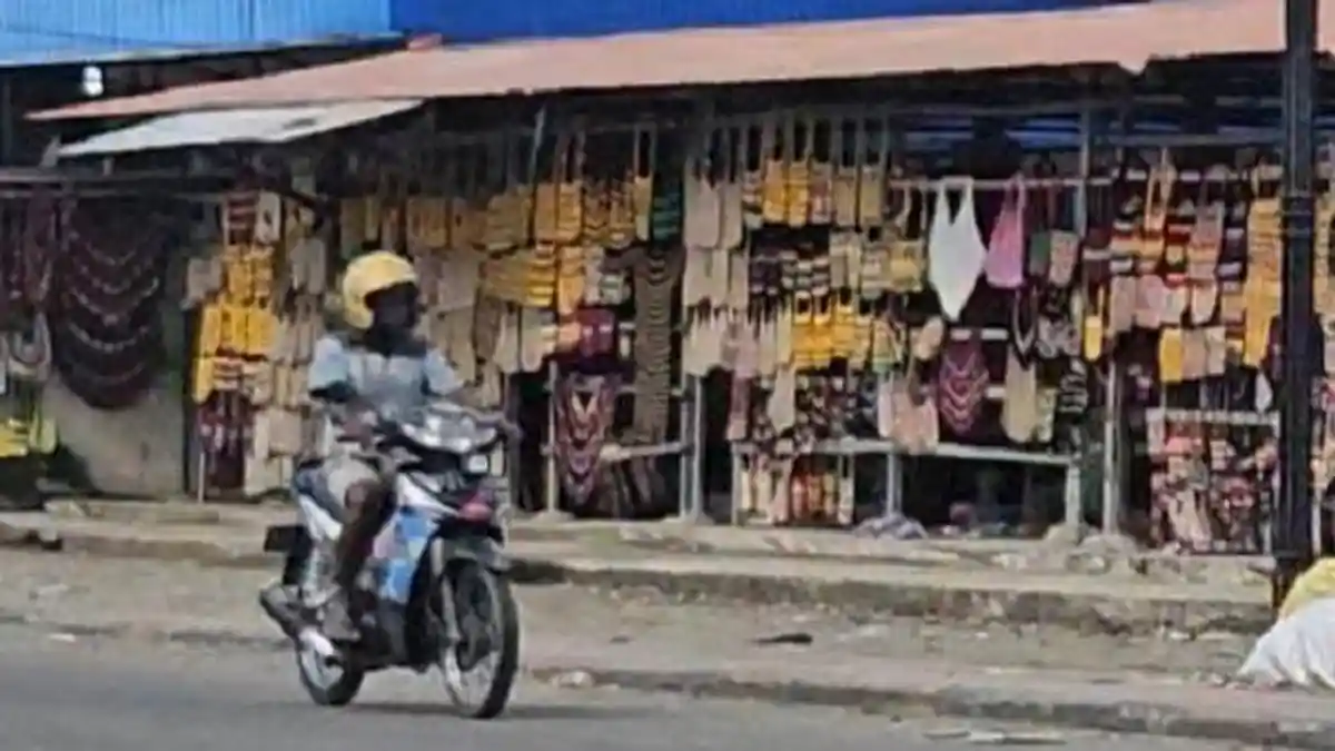 Perhatian Nancy Raweyai: Martabat Noken Papua Harus Ditingkatkan, Bukan Sekadar Digantung di Jalan!