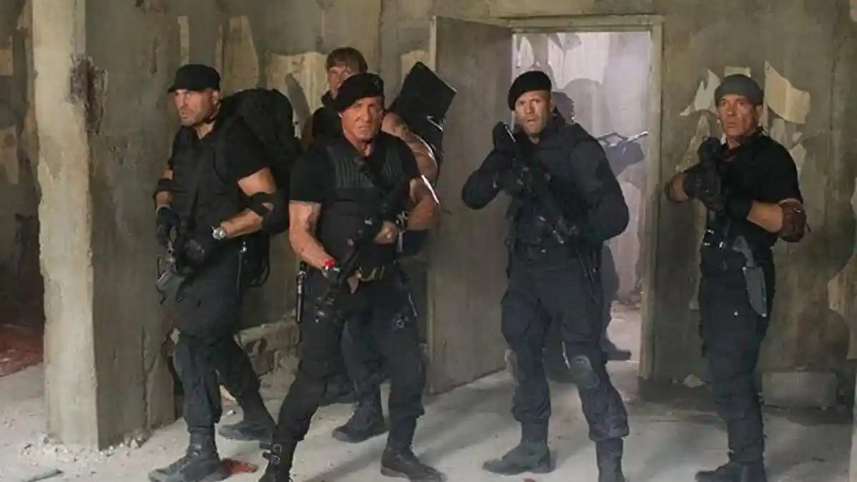 Sinopsis Film The Expendables 3, Bertabur Bintang, Sylvester Stallone ...