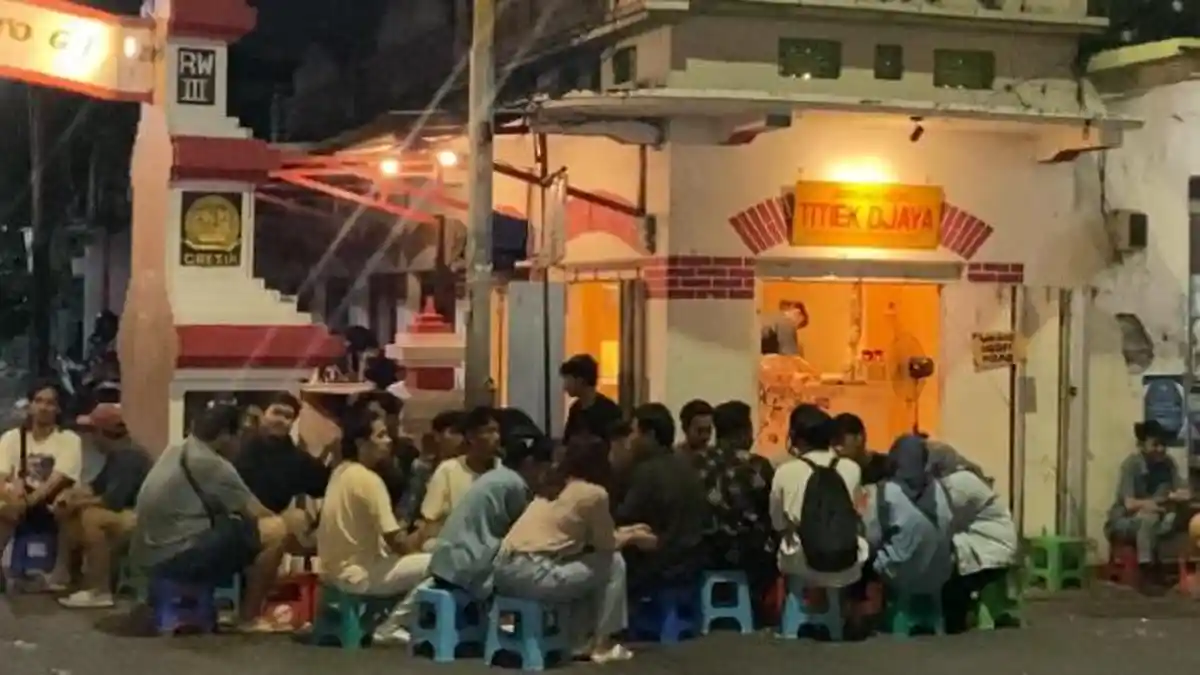 Warkop Titiek Djaya di Kabupaten Gresik: Nuansa Vintage di Tengah Bangunan Gresik Kota Lama