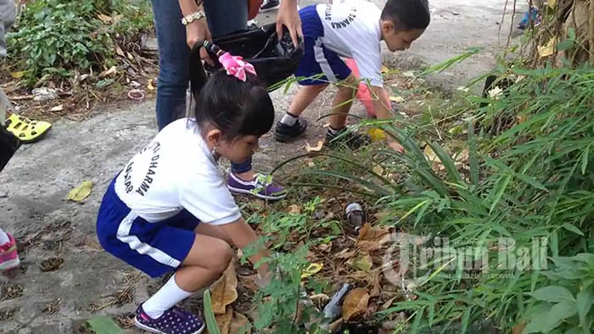Ratusan Anak TK di Denpasar Kumpulkan 20 Kg Sampah Dalam Waktu 30 Menit