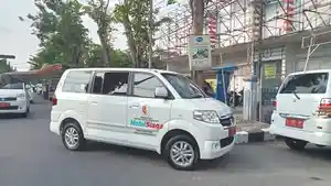 Sejumlah-Mobil-Siaga-saat-diserahkan-ke-Kantor-Kejari-Bojonegoro.jpg