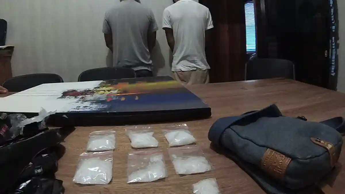 Gara-gara Cara Berjalan yang Aneh, Pria Ini Ketahuan Simpan Narkoba di Celana Dalam