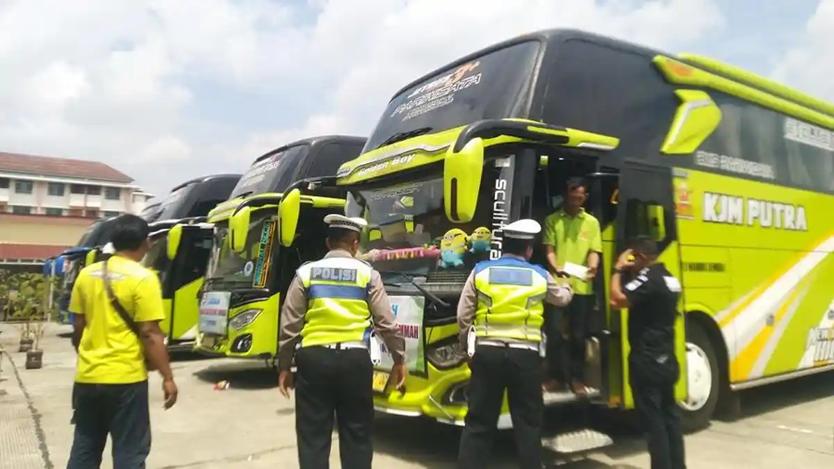 Ramp Check Angkutan Umum Jelang Nataru di Kudus, Sopir Bus Dites Narkotika
