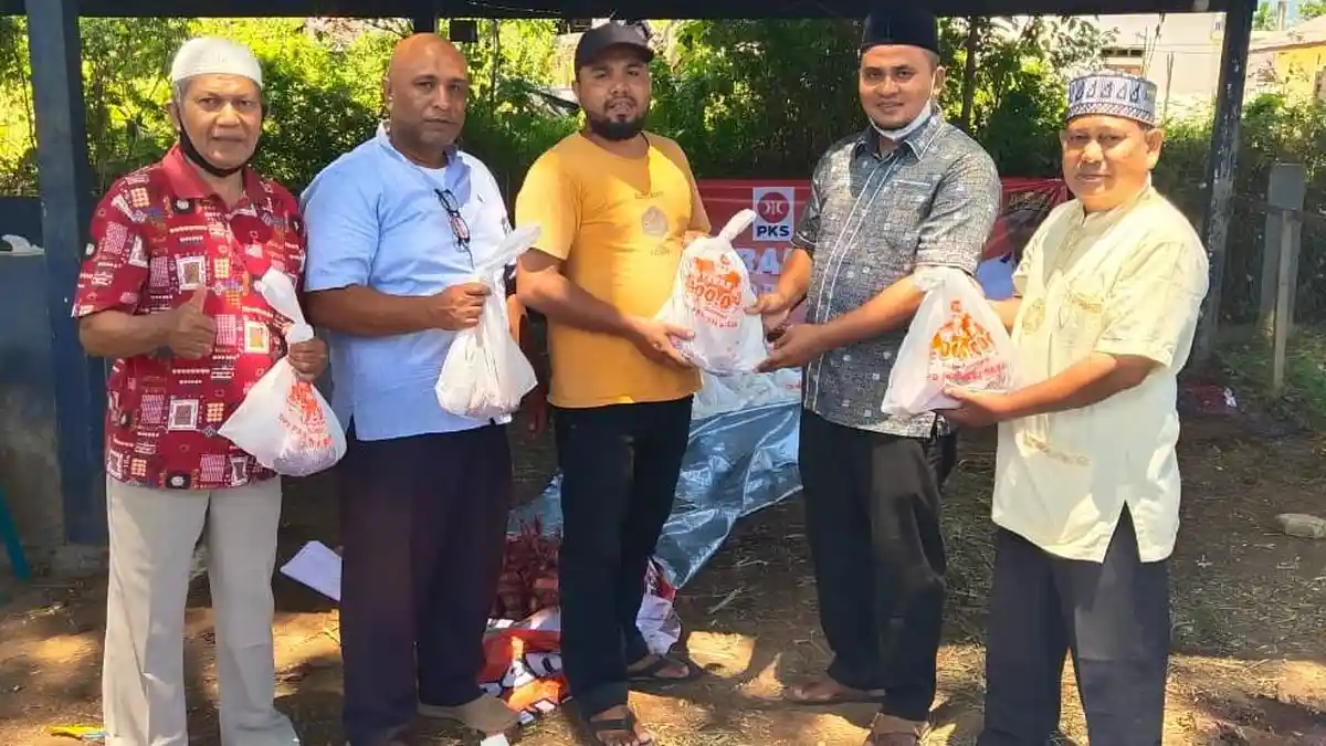 Legislatif PKS Aceh Besar dan DPRA Sembelih 10 Ekor Sapi dan 17 Ekor Kambing