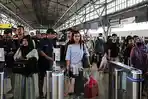 lonjakan-penumpang-kereta-libur-paskah.jpg
