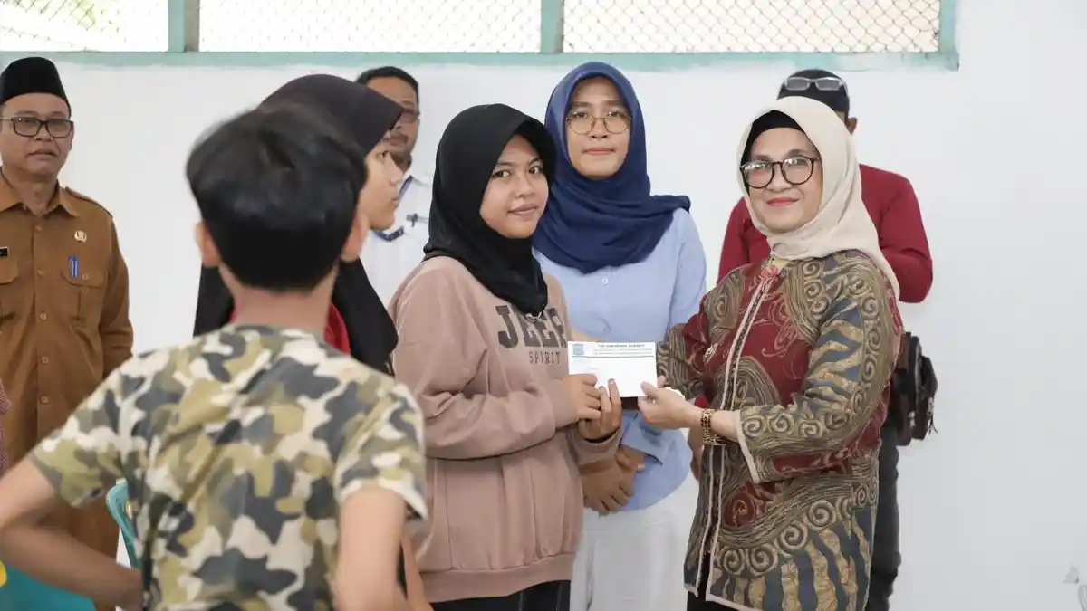 Wali Kota Susanti dan Tirta Uli Safari Ramadan, Bagikan Laba Perusahaan Untuk Masyarakat - Wali-Kota-Susanti-dan-Tirta-Uli-Safari-Ramadan-3.jpg