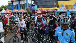 GOWES-Ratusan-pesepeda-dari-berbagai-komunitas-memadati-kawasan-GOR-Hasanuddin.jpg