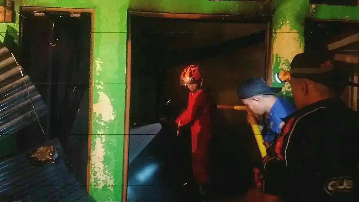 Joyo Pasrah Lihat Rumah Kos Miliknya Dilahap Si Jago Merah
